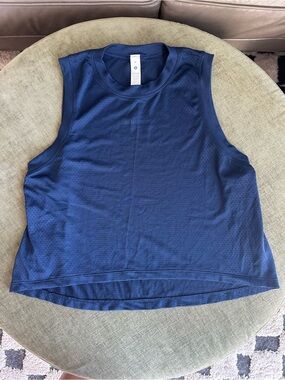 lululemon athletica Women’s Navy Muscle Cropped Tank Top